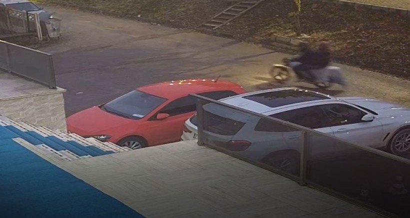 ELAZIĞ'DA BİR TV KANALI'NIN MEDYA GENEL MÜDÜRÜNÜN ARACINA SİLAHLI SALDIRI