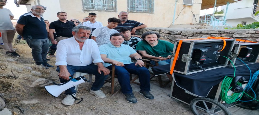 Keban Kaymakamı Furkan Atalık, Denizli Köyü’nde “Ses Ver Kader” Film Setini Ziyaret Etti.