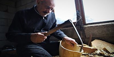 Dursun amca dut ağacını sanata çeviriyor