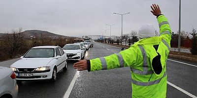 Elazığ'da şehirler arası yollarda kış lastiği denetimi, kar lastiği olmayana izin verilmiyor