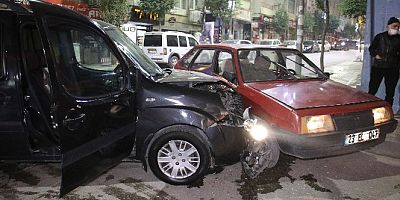 Sokağa çıkma kısıtlaması başladığı saatlerde kaza: 2 yaralı