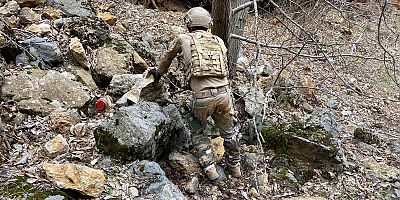Tunceli’de teröristlere ait iki sığınak imha edildi