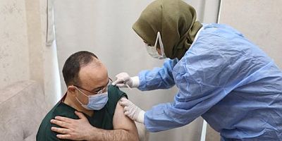 Vali Erkaya Yırık koronavirüs aşısı oldu